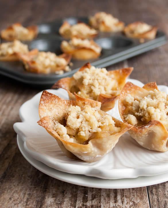 Have your apple pie and keep it light, too, with these Skinny Apple Pie Wontons | The Merchant Baker