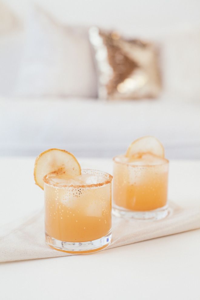 This Spiced Pear Cocktail is a perfect skinny fall drink | The Life Styled