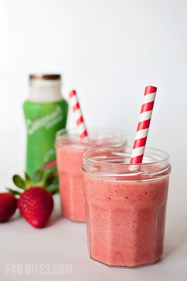 Healthy school birthday treats: Strawberry Coconut Smoothies | Fab Bites
