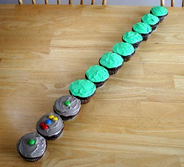 Make and Takes lightsaber Star Wars cupcakes