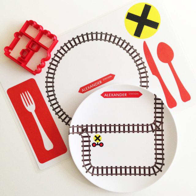 Personalized plates for kids: The new tracks plate for train lovers