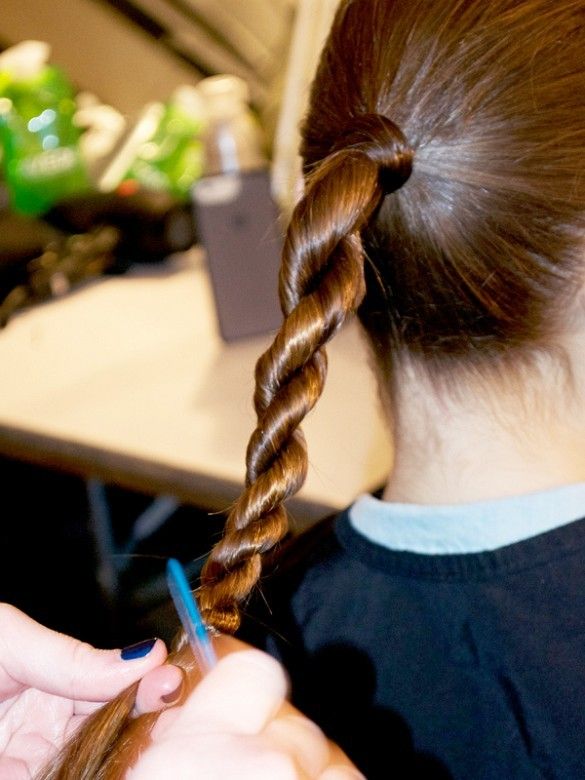 Easy hair tutorials from the Spring 2016 runways: A twisted rope ponytail |Byrdie 