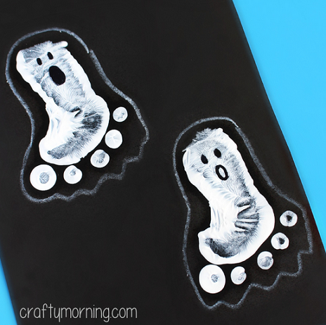 Easy Halloween crafts for preschoolers: Ghost footprint art at Crafty Morning