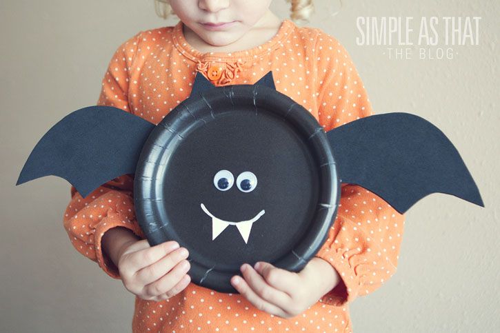 Easy Halloween crafts for preschoolers: How to make Paper plate bats and other creatures at Simple As That