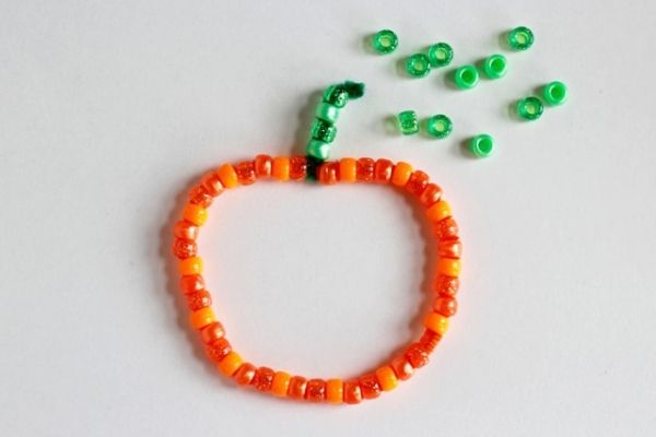 Easy Halloween crafts for preschoolers: Pumpkin pipe cleaners at The Creative Child