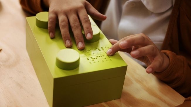 Braille Bricks are plastic construction bricks that teach kids to read Braille. How smart is that?
