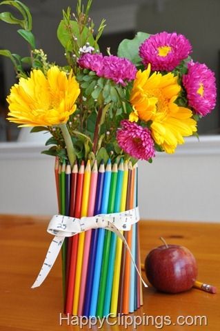 DIY Teacher appreciation gift: Colored pencil vase by Happy Clippings