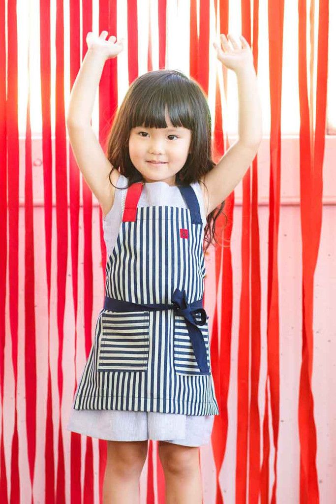 Cool Mom Eats holiday gift guide 2016: Gifts for kids in the kitchen | Hedley & Bennett Kids Apron