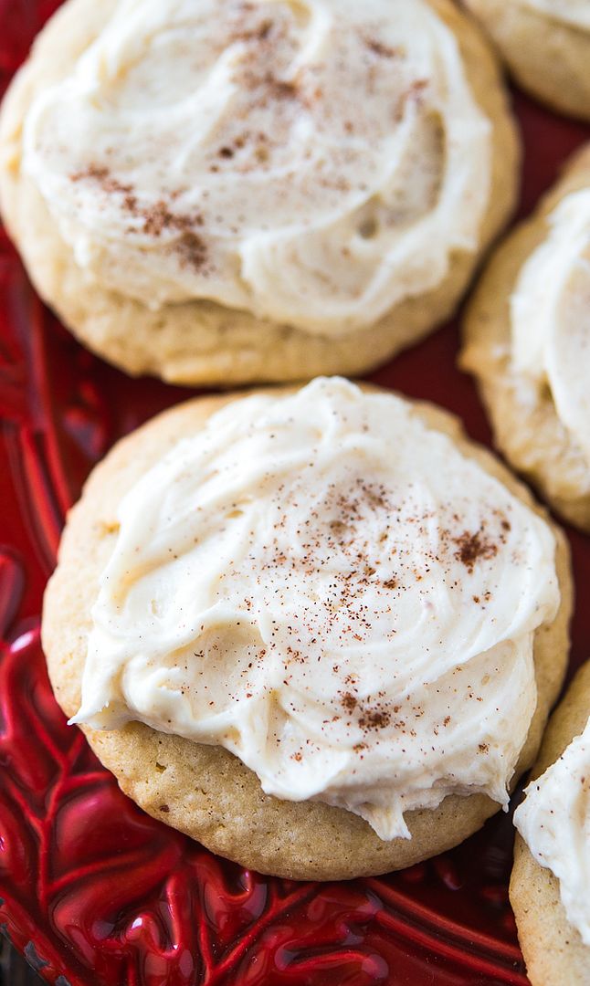 Delicious Christmas cookie recipes | Frosted eggnog cookies at Dear Chrissy