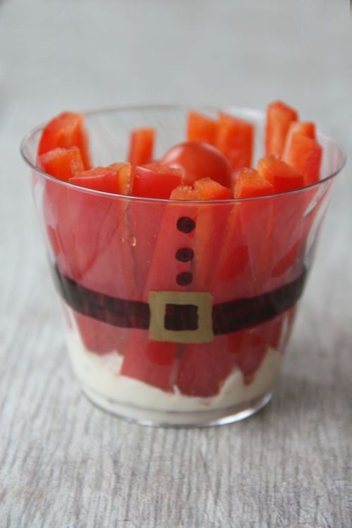Veggie treats for Santa don't have to be boring. A marker can help turn these Christmas Party Cups into a festive, healthy snack. | My Mommy Style