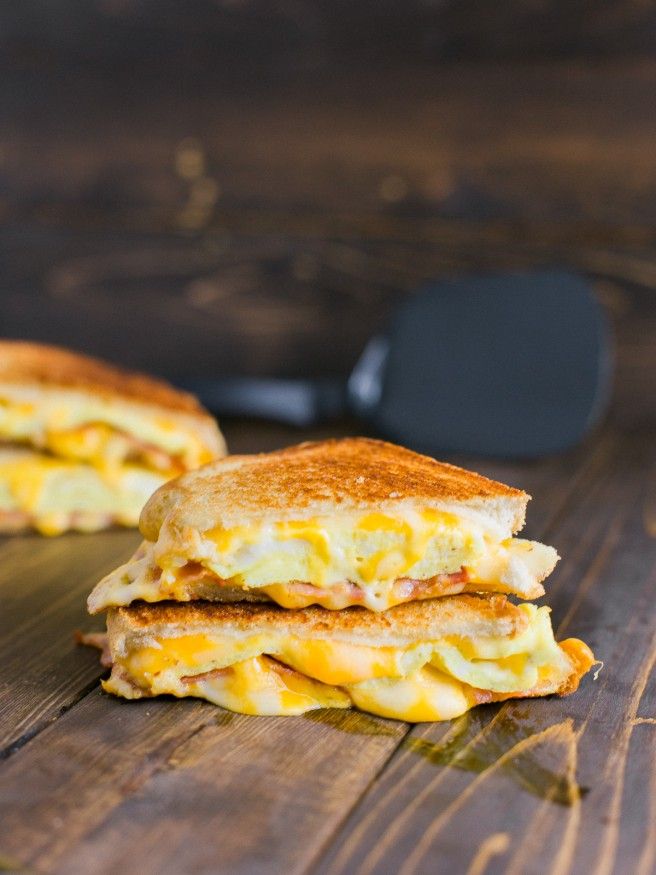 When we asked Derek from Dad With a Pan what he wants to eat on Father's Day, he pointed us to this Breakfast Grilled Cheese. And we get why. 