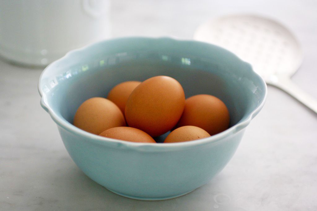Timesaving kitchen cheats, like quickly bringing cold eggs to room temperature, are just what you need this holiday season. | Cool Mom Eats