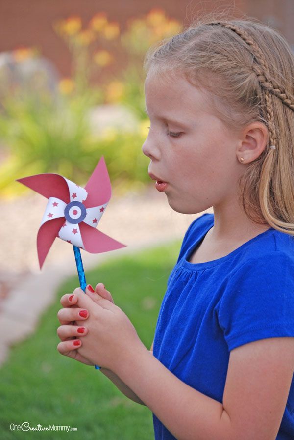 Fun 4th of July crafts for kids | DIY patriotic pinwheels tutorial at One Creative Mommy