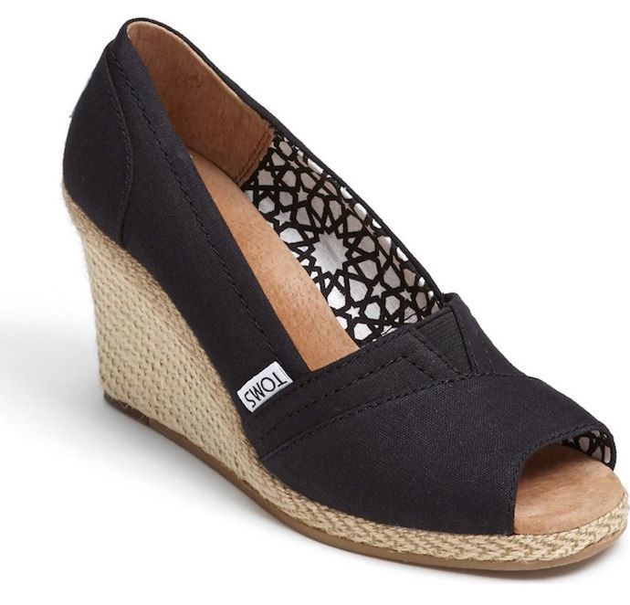 Best comfortable wedge sandals for summer | the Calypso canvas wedge by TOMS