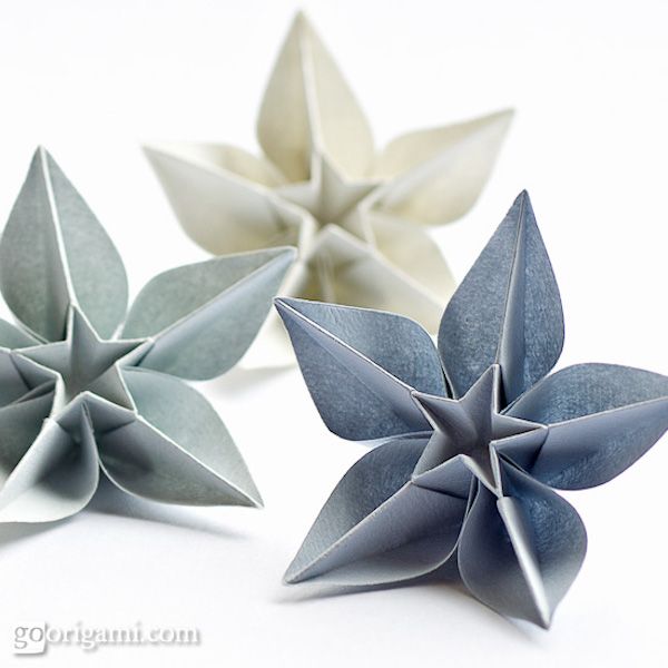 Wow, take your crafting to the next level with these amazing origami flowers at Go Origami.