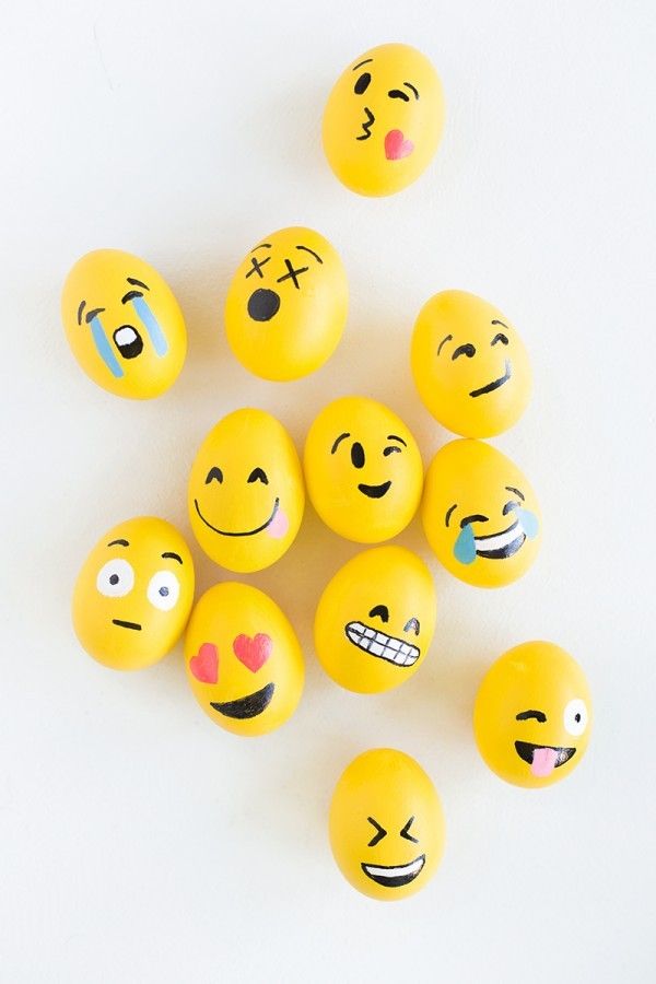 Sharpie-colored emoji Easter eggs from Studio DIY