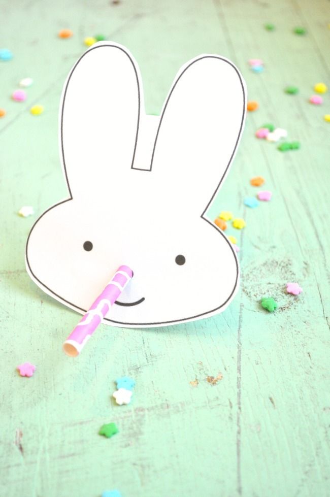 Free Easter Printables: Bunny Straw Holder | The Seasoned Mom