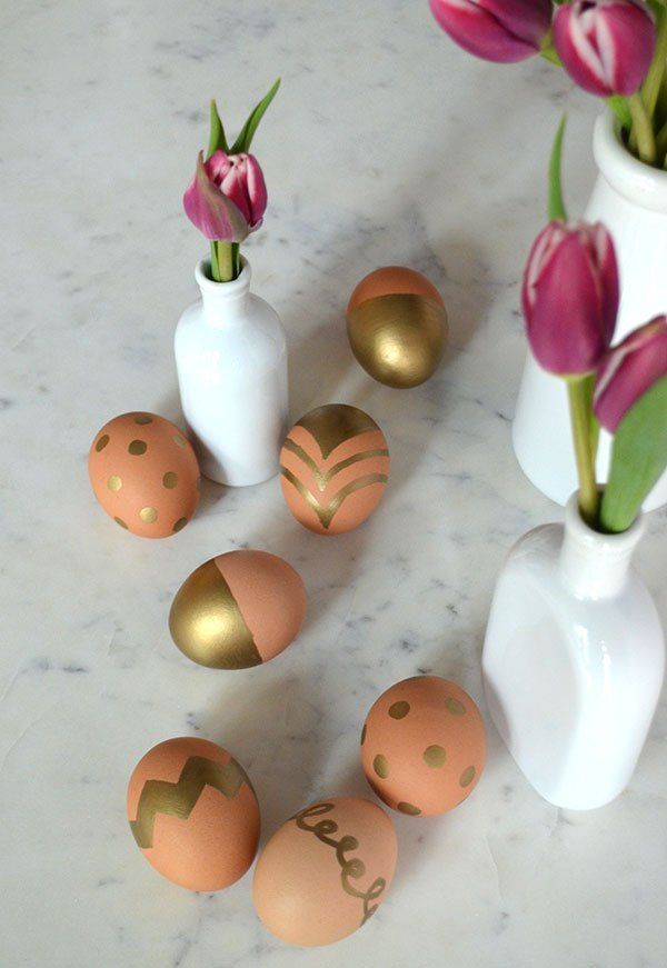 Gold Sharpie decorated Easter eggs from Waiting on Martha. Love the contrast of the earthy egg with the glitzy gold.