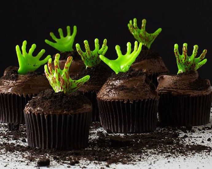 Need a last minute Halloween cupcake recipe? These freaky Zombie Cupcakes impress whether homemade or store-bought. | The Cake Girls 