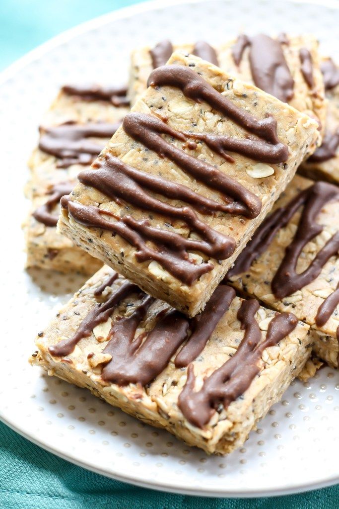 These may look like a super sweet, carb-loading snack, by these no-bake Peanut Butter Oat Bars are actually gluten free and naturally sweetened for an on-the-go snack that can keep you and the kids going without a sugar crash | Fit Mitten Kitchen