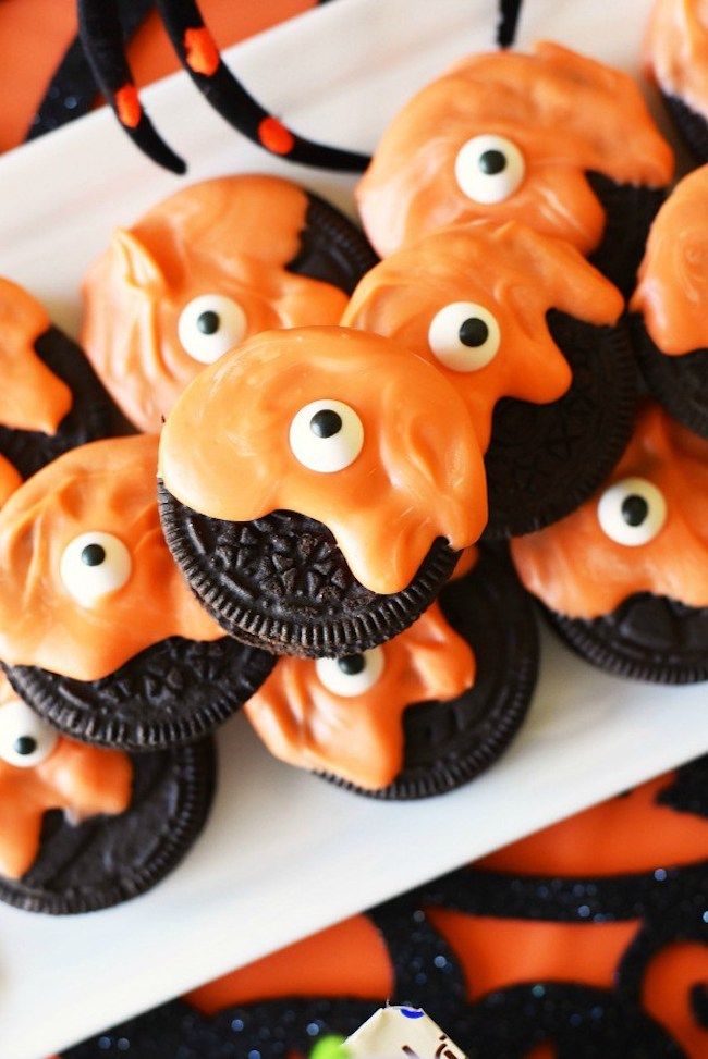 Spooky Halloween recipes: Monster Oreo cookies at Sizzling Eats