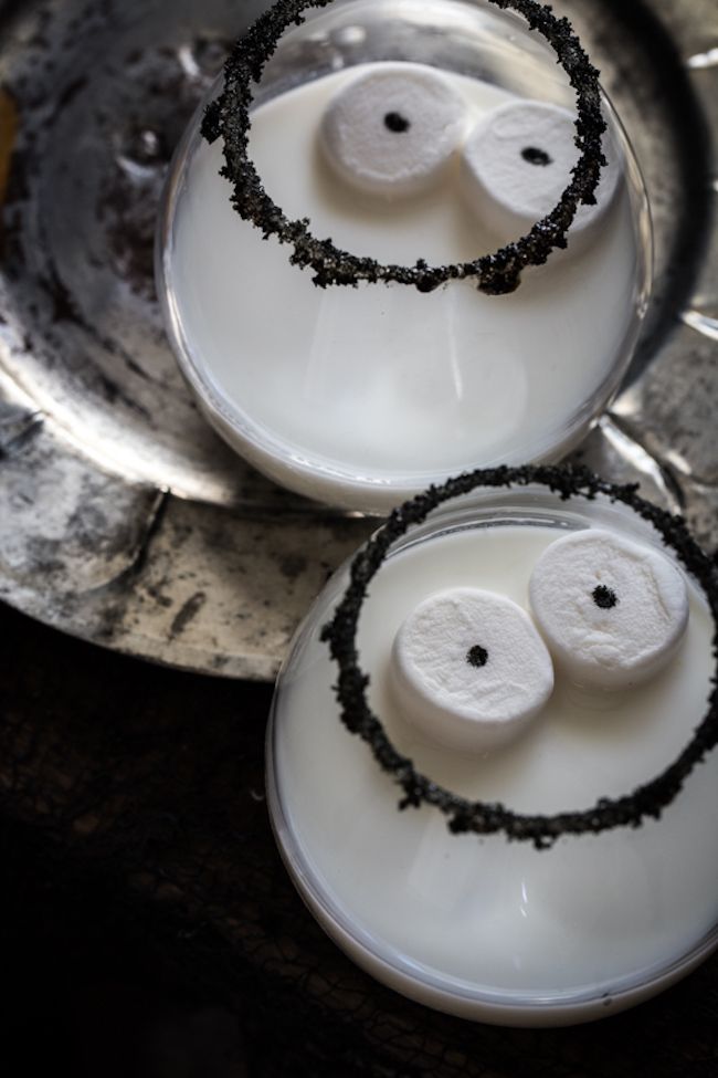 Spooky Halloween recipes: Halloween cocktail rings at Jelly Toast