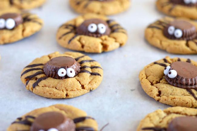 Spooky Halloween recipes: Spider Cookies at Food Fanatic