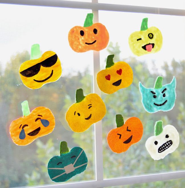 Not-scary Halloween crafts for kids: Pumpkin emoji window clings at Vikalpah
