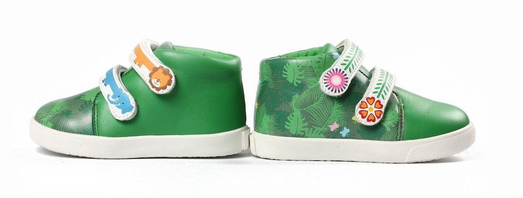 How cute are these mismatched Jungle shoes from George & Georgette, with wild animals on one shoe and flora on the other?