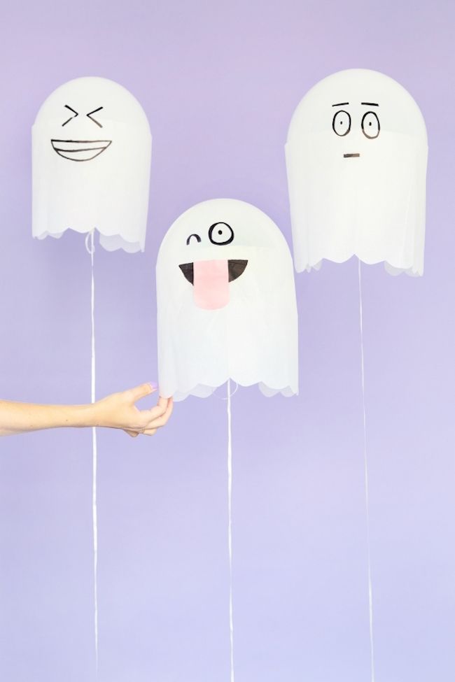 Non-scary Halloween crafts for kids: Silly helium balloon ghosts at Studio DIY