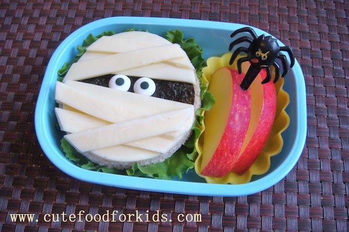 Easy Halloween school lunch ideas | We love this mummy sandwich at Cute Food for Kids, and have some tips for making it if your kids don't like nori.