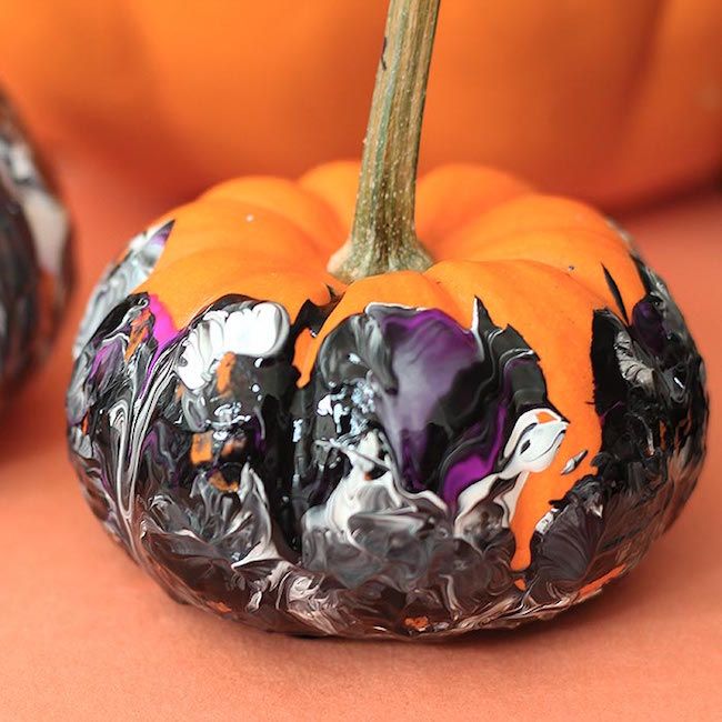 Easy Halloween crafts for preschoolers: Paint your own pumpkins at Sunny Day Family