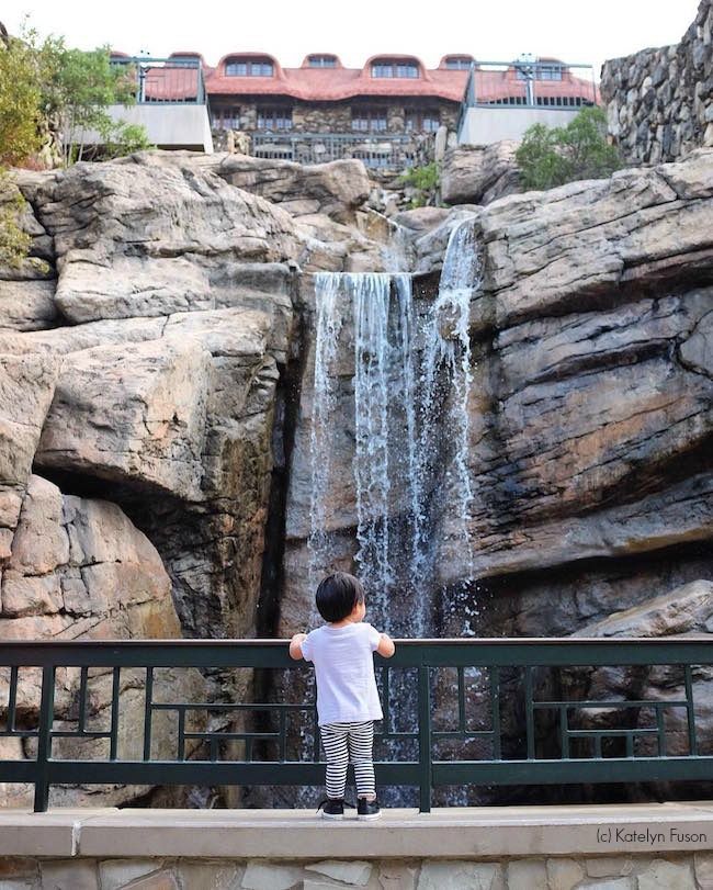 Visiting Asheville with kids: Stop by the incredible Grove Park Inn to see the waterfalls and eat dinner.