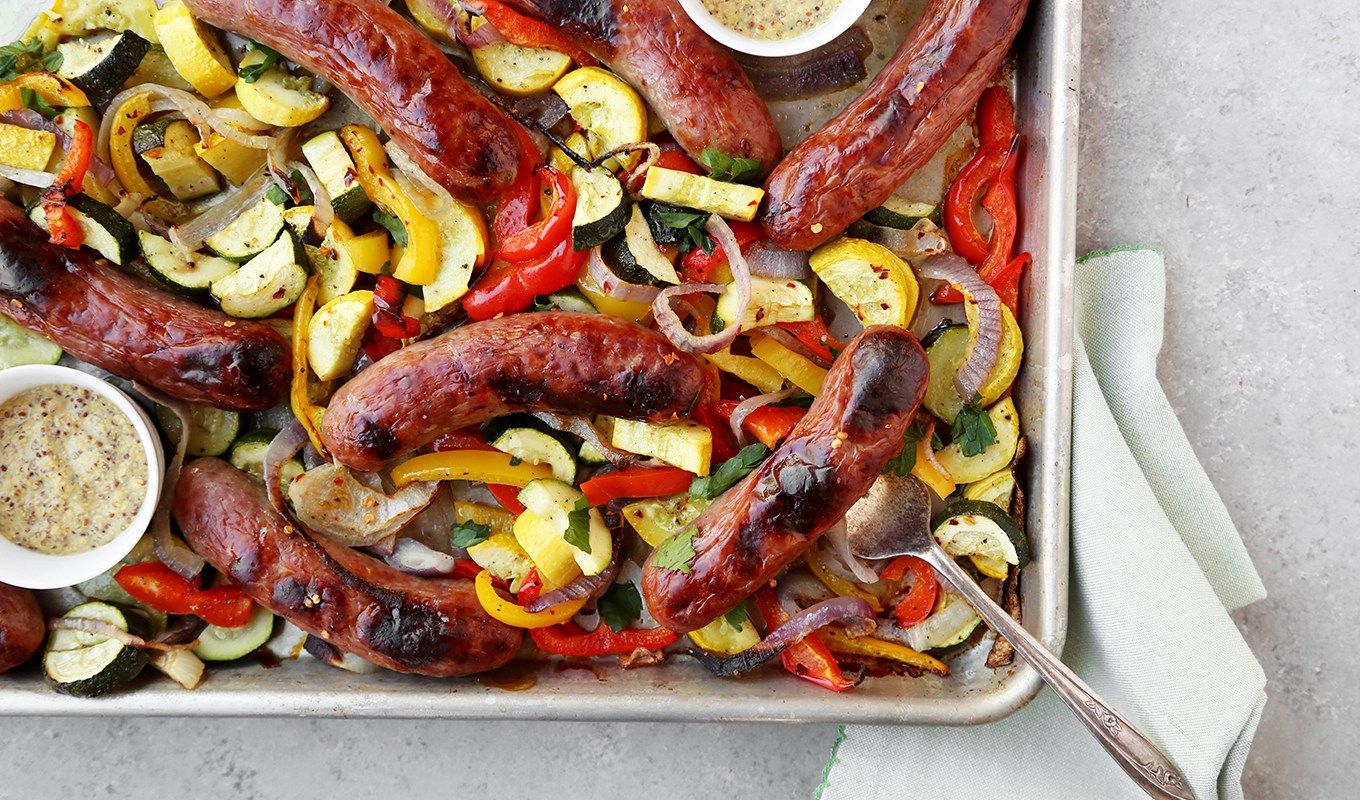 Cool MomEats weekly meal plan: Sheet Pan Sausage and Peppers at The Candid Appetite -- summer on a plate!