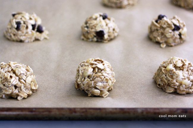 These healthy 2-Ingredient Cookies come together in a flash. But how do they taste? We tried them to tell you. | Cool Mom Eats