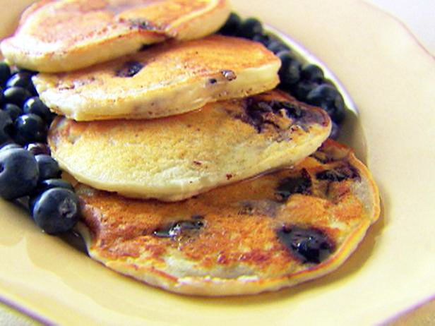Box pancake mix hacks: Make your pancakes creamier and fluffier with this recipe by Giada De Laurentiis | Food Network