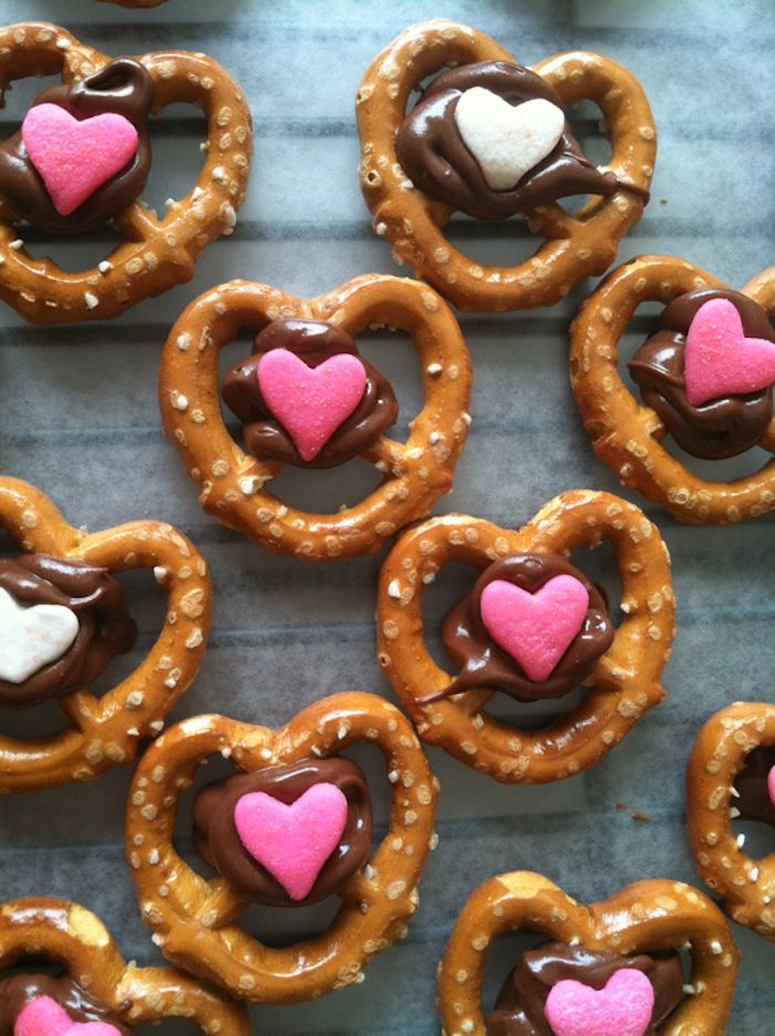 Valentine's Day classroom treats: Chocolate Pretzels at The Paper Piñata 