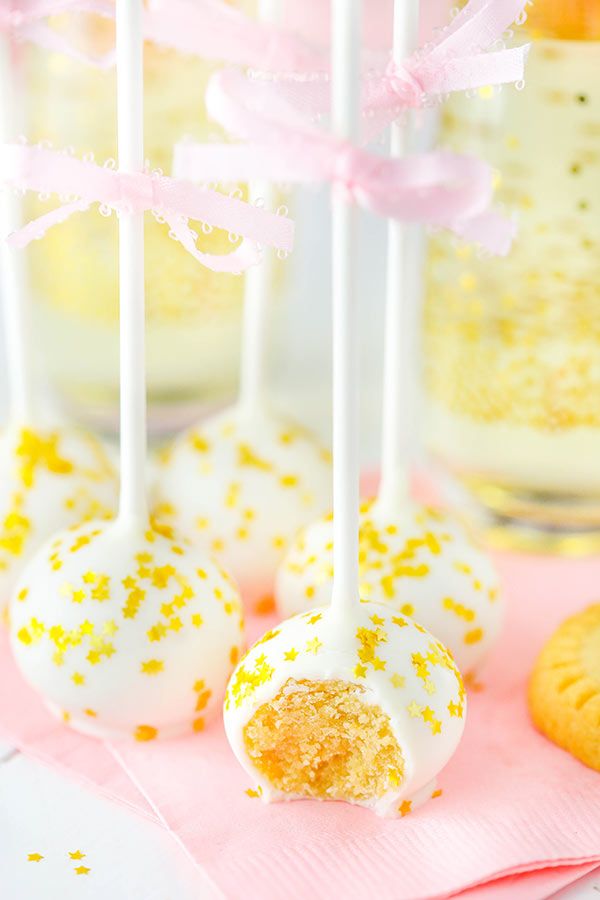 Fun Oscar party ideas: champagne cookie pops by Life, Love and Sugar