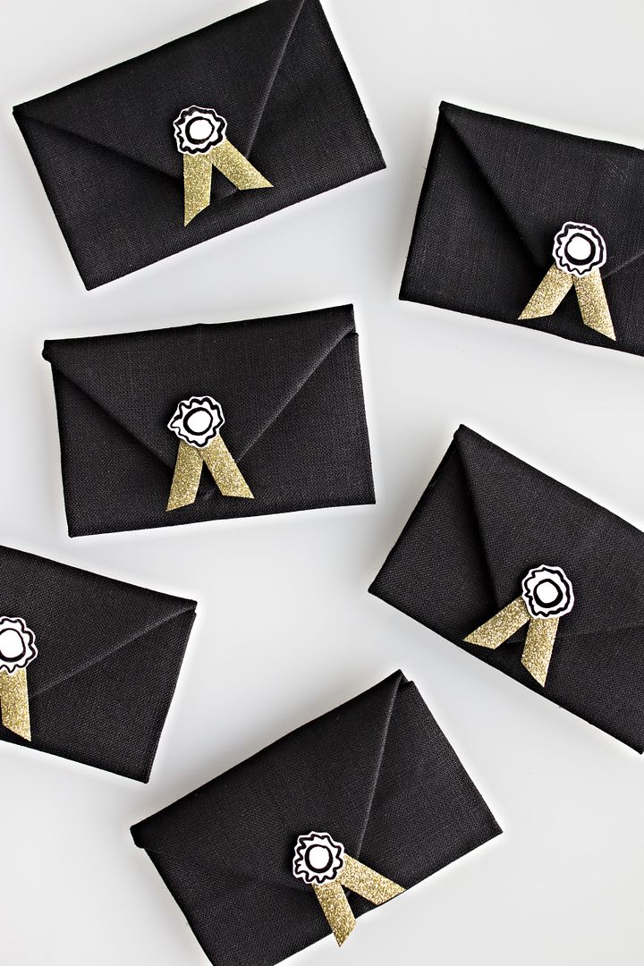 Fun Oscar party ideas: Napkin envelopes by Lonny