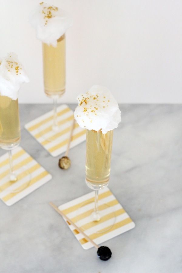 Fun Oscar party ideas: ginger ale and prosecco cocktail by Style Me Pretty