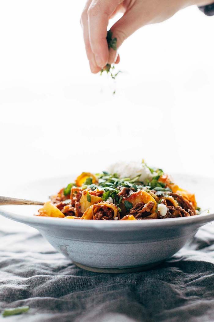 Family friendly dinners under 500 calories: Slow Cooker (yass!!) Beef Ragu with Pappardelle at Pinch of Yum