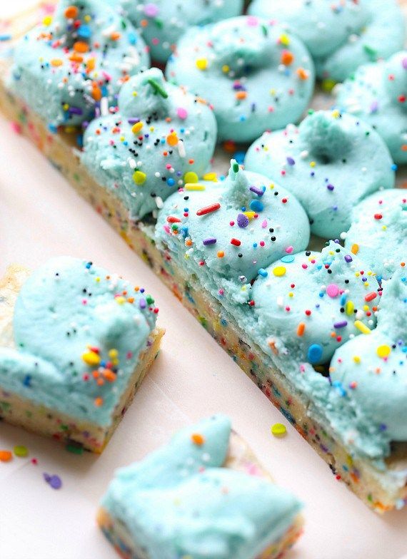 Easy unicorn party treats: Unicorn Bars at Cookies & Cups