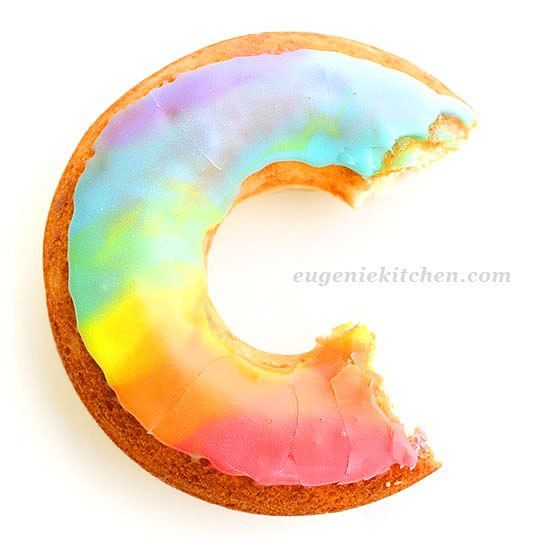 Easy unicorn party recipes: Tie Dye Rainbow Donuts at Eugenie Kitchen