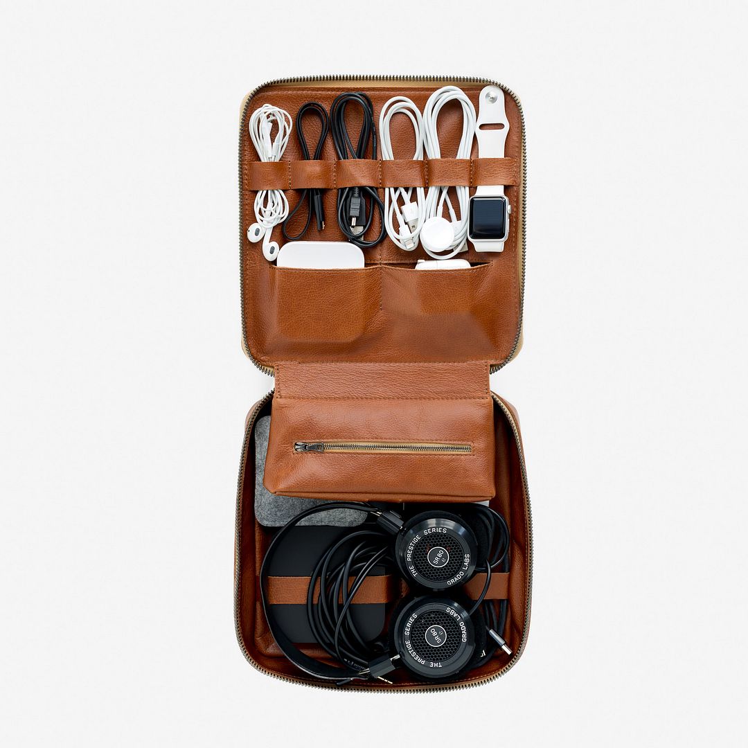 3 cool tech organizers: This is Ground tech dopp kit