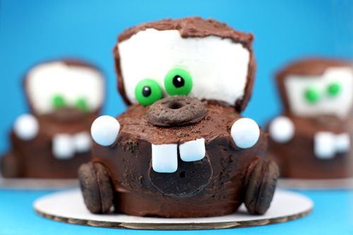 Disney Cars 3 party treats: Tow Mater cupcakes at Bakerella