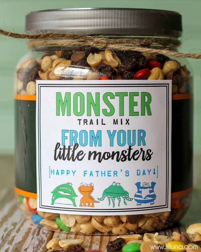 Father's Day food gifts that the kids can help make: Monster Train Mix Father's Day gift with free printable at Lil' Luna