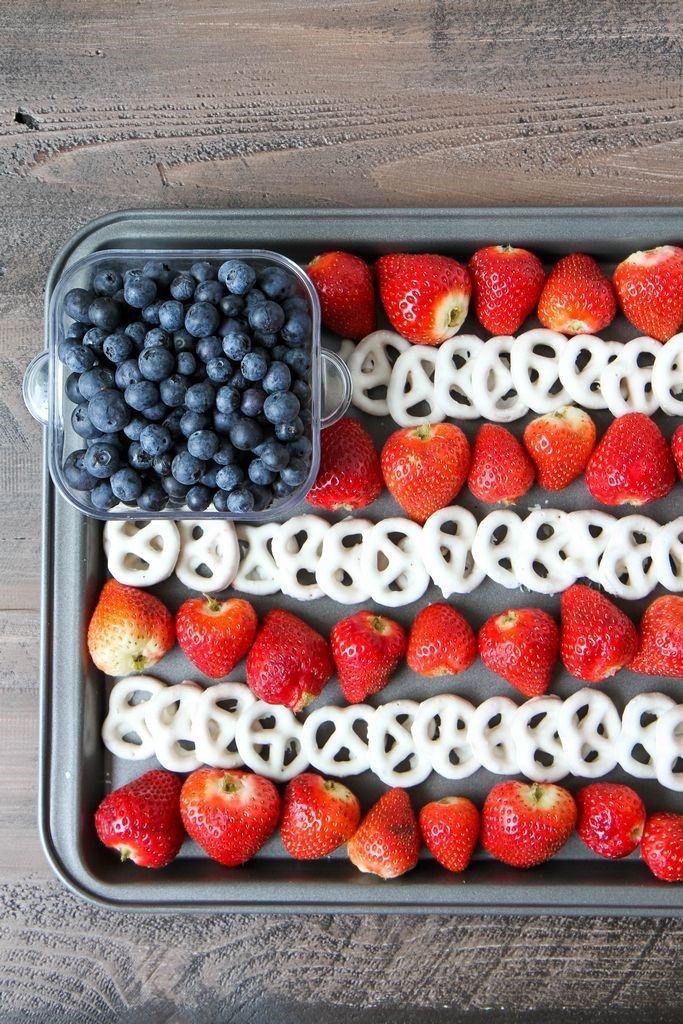 Last minute Fourth of July treats: Patriotic Fruit Tray at Mom Advice