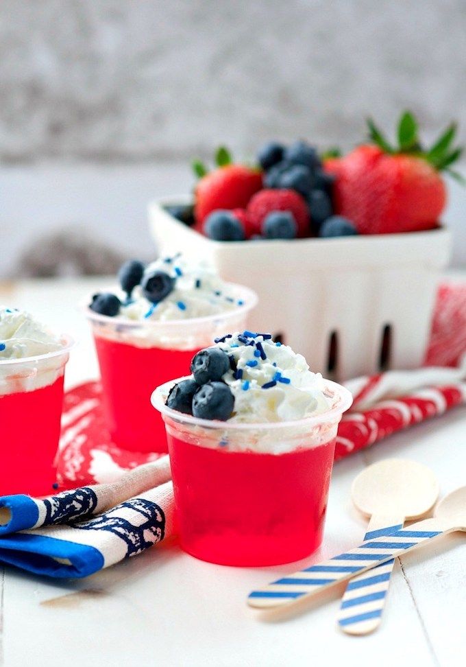 Last minute Fourth of July treats: Jell-O Cups at The Seasoned Mom