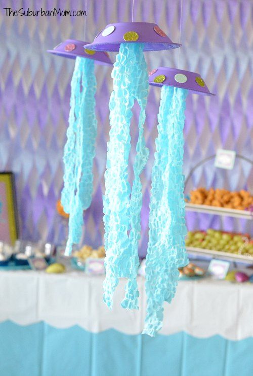 Mermaid party ideas: Jellyfish Party Decoration by The Suburban Mom