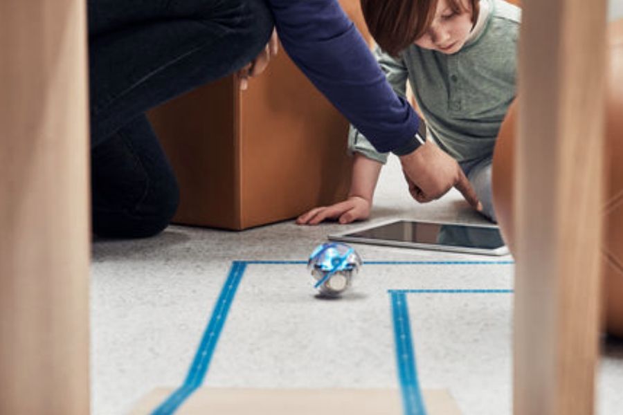 STEM education free at Apple Camp and Apple Kid Hour Sessions: Sphero Maze fun